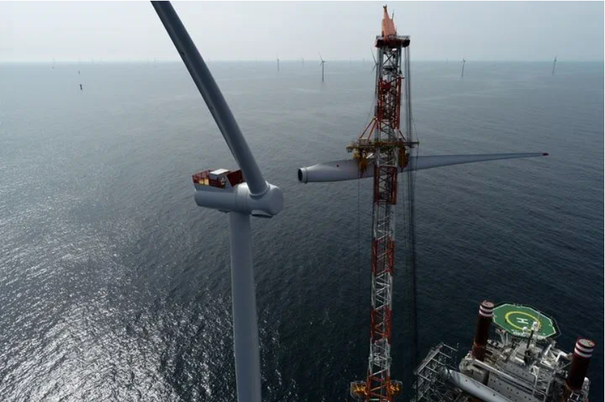 Hornsea 1, the world’s first offshore wind farm to exceed 1 GW in capacity, becoming operational in 2019 was a major milestone in Ørsted’s ongoing race to create a world that runs entirely on green energy. 